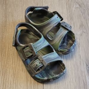 CAMO SKETCHERS SANDALS